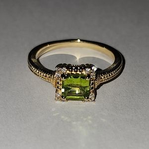 COPY - Womens size 8 peridot diamond ring gold 14K